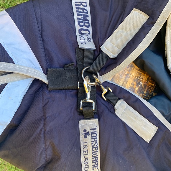 SOLD:Rambo medium weight turnout blanket 72” - Picture 7 of 9